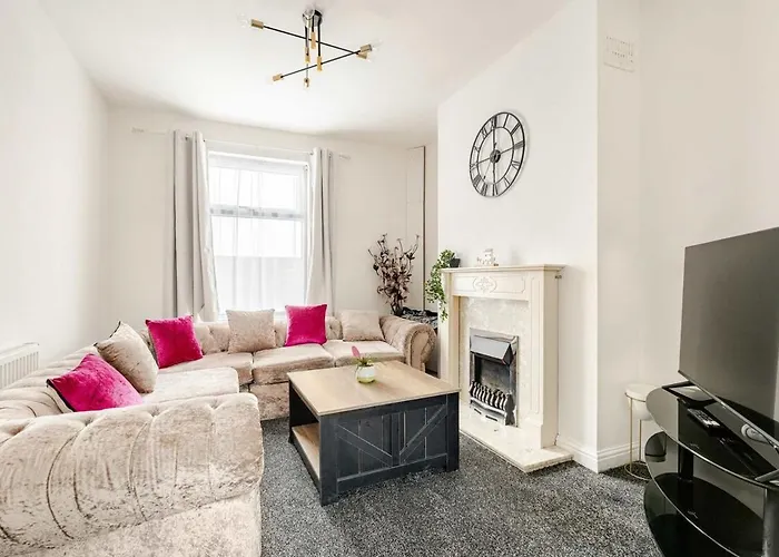 2 Min Walk Etihad Stadium & Coop Arena - 3Br, Free Parking